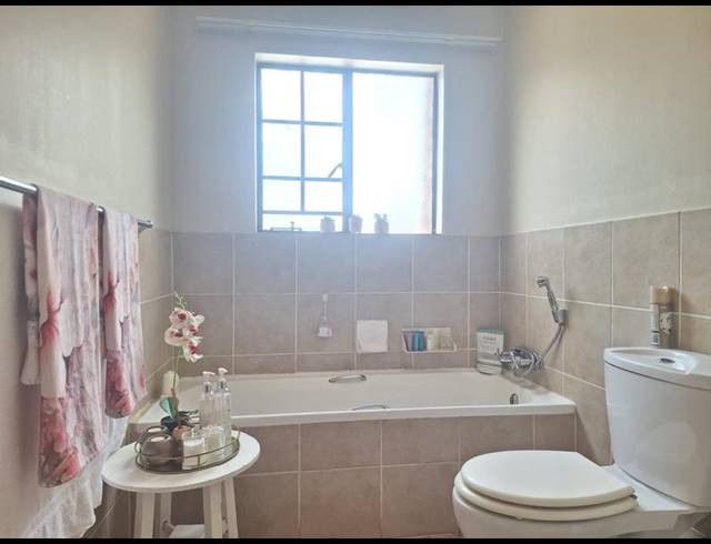 2 BEDROOM TOWNHOUSE FOR SALE IN DALVIEW